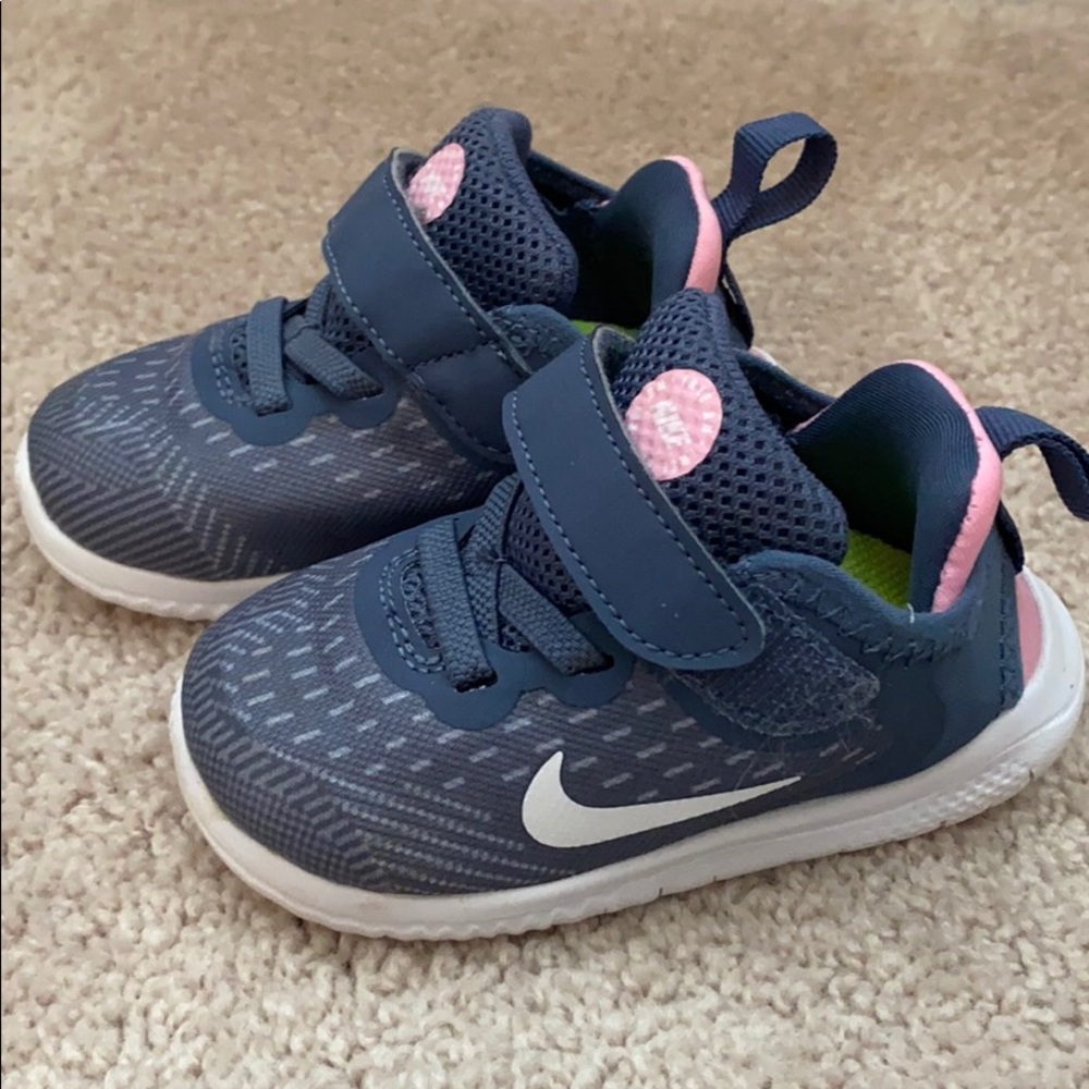 Nike Girls size 6C